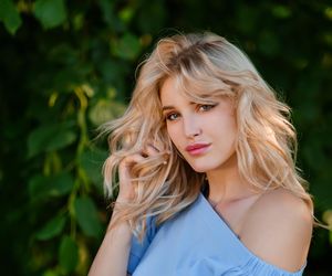 4 złote rady od trycholożki. Tak pożegnasz oklapnięte i przetłuszczone włosy