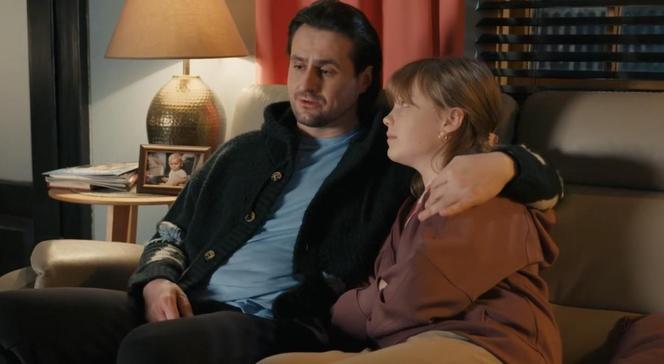 	Barwy szczęścia odc. 3009. Herman (Maciej Raniszewski), Emilka (Jessica Frankiewicz)
