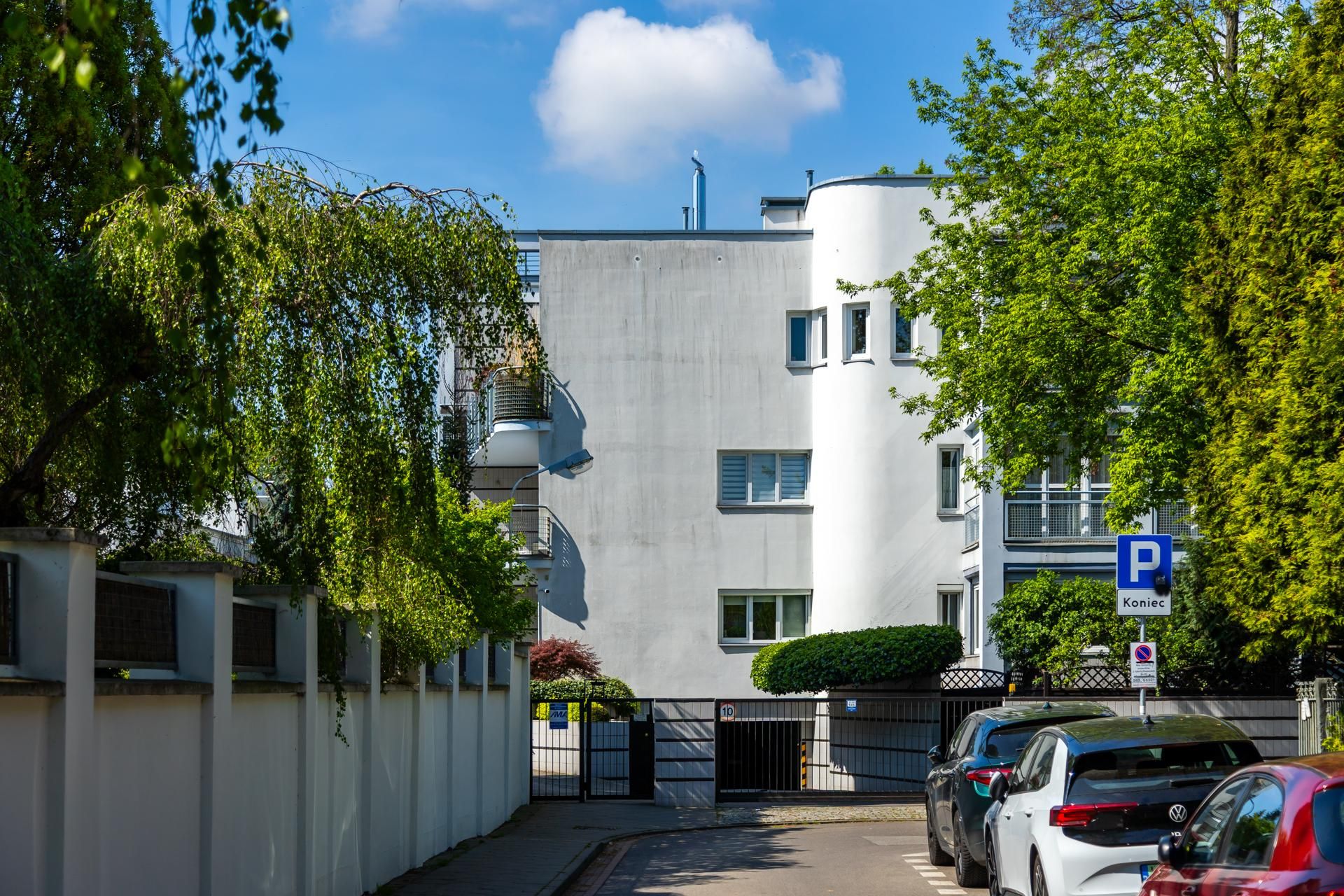 Osiedle przy Hozjusza w Warszawie z lat 90. Projekt: JEMS