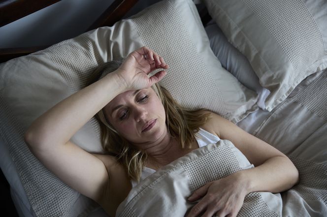Śpisz w ten sposób? To najprostsza droga do zmarszczek sennych