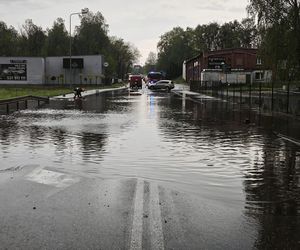 Silne burze przechodzą przez Polskę. W sieci zdjęcia z zalanych ulic