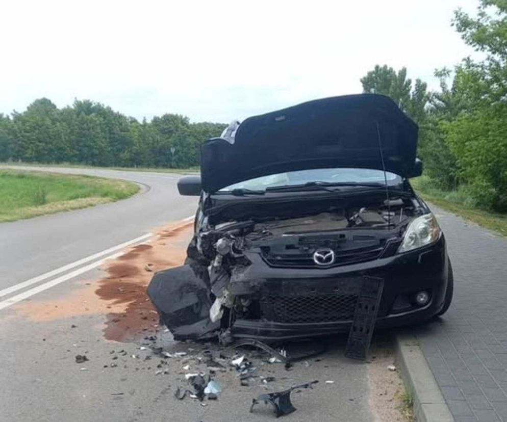 Wypadek z dziećmi w Wąsewie. 27-latka zjechała na przeciwny pas