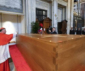 Księżna Kate nieobecna na pogrzebie papieża! Książę William był sam