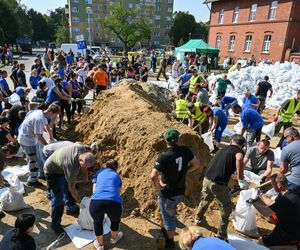 Oława walczy z powodzią. Mieszkańcy chcą ratować miasto