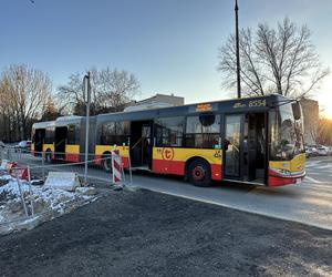 Koszmarny wypadek w Warszawie. Autobus miejski potrącił 12-latkę. Dziewczynka trafiła do szpitala