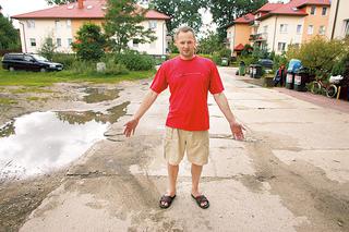 Stara Miłosna: Remontują drogę tylko przed domem prezydenta