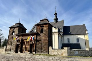 Kościoły, dworki i zagrody. Świętokrzyski Szlak Architektury Drewnianej zachwyca turystów 