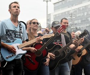 Gitarowe granie z zespołem Dżem na Rynku w Katowicach