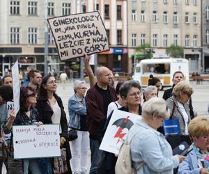 Ani jednej więcej. W Katowicach protestowali po śmierci Doroty. Macie klauzulę, nie macie sumienia