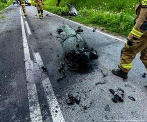 Tragiczny wypadek na Mazurach. Samochód rozpadł się na pół!