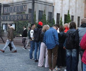 Noc Muzeów 2025. Warszawiacy szturmowali muzea nocą