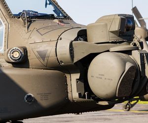  Apache AH-64E