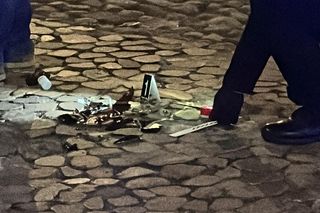 Kolejna krwawa awantura na Bulwarach Wiślanych. W ruch poszło szkło z porozbijanych butelek. Jedna osoba w szpitalu