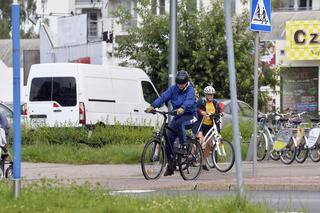 Ostatnie chwile przed wyborami: Trzaskowski na rowerze