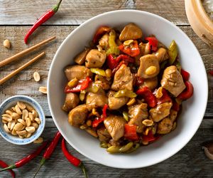 Kurczak Gong Bao: przepis na pierś kurczaka po chińsku