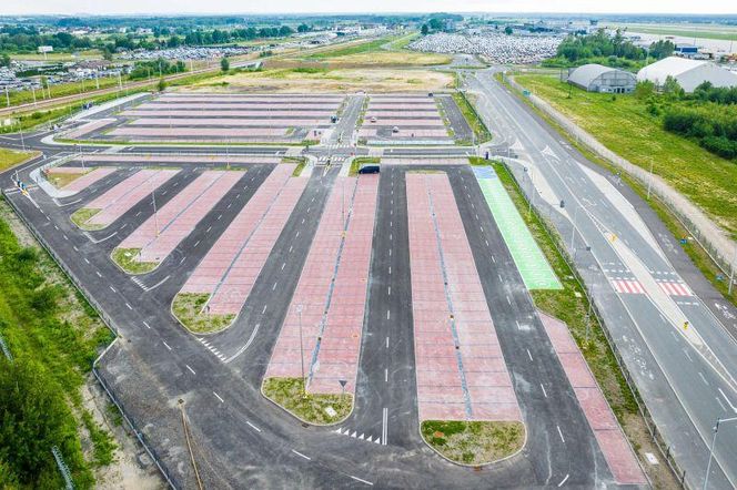 Międzynarodowy Port Lotniczy "Katowice" w Pyrzowicach ma drogę startową o długości 3200 m