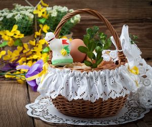 Co musi znaleźć się w koszyczku wielkanocnym? Lista niezbędnych produktów