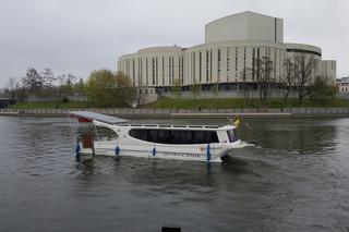 Kurs zabytkowym autobusem i rejs tramwajem wodnym