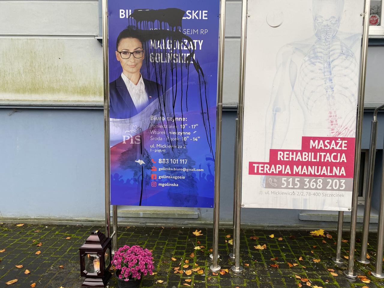 Zniszczona tablica przed biurem posłanki PiS. Emocje biorą górę nad rozumem. Zobacz zdjęcie! 
