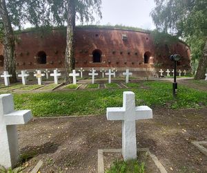 Część mogił na zamojskiej Rotundzie zostanie przebudowana. To groby po lewej stronie obiektu