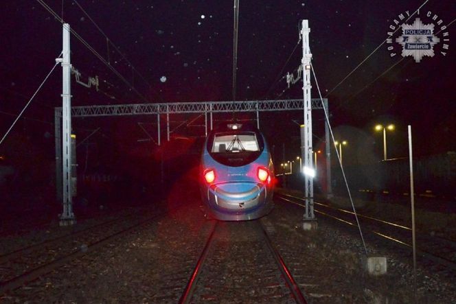 Tragedia w powiecie zawierciańskim. Na torach zginął 20-latek. Przechodził w miejscu niedozwolonym