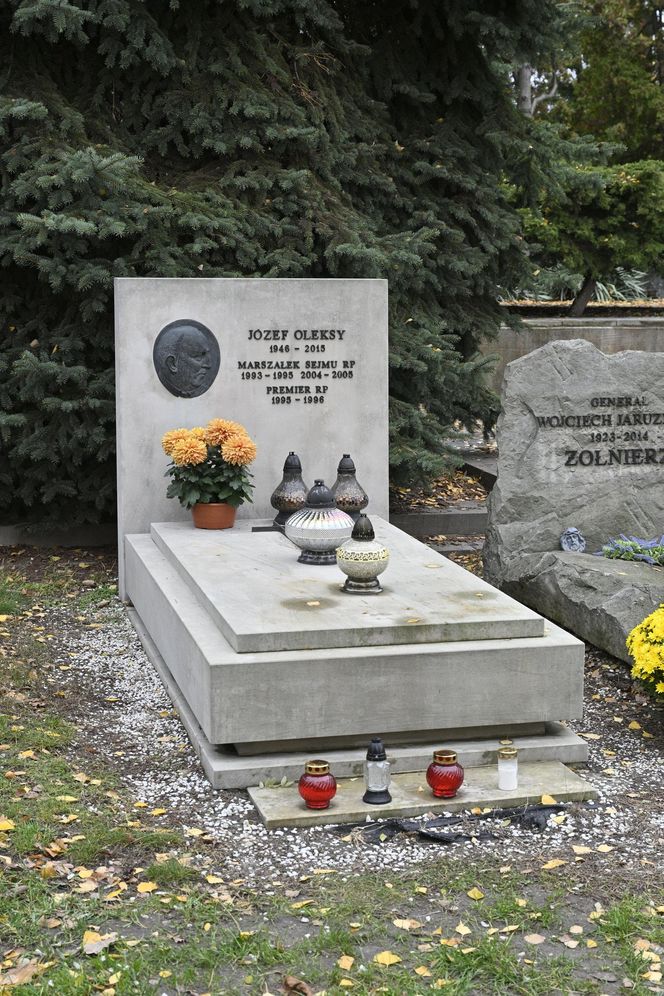 Tu spoczywa Józef Oleksy