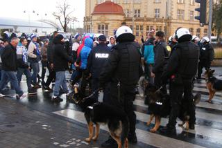 Przemarsz kibiców Wisły Płock na Inea Stadion w Poznaniu