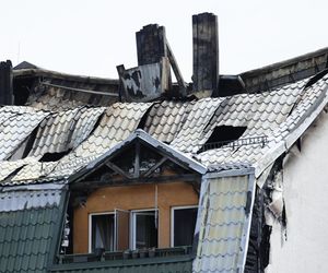 Blok przy ul. Powstańców w Ząbkach po pożarze
