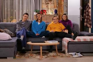 Pierwsza miłość, odcinek 3775. Anka (Anna Pentz), Biały (Igor Paszczyk), Iga (Waleria Gorobets), Filip (Dominik Smaruj),