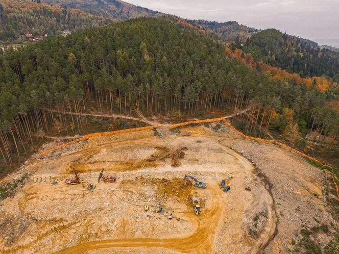 Tak wygląda budowa tunelu na S1 w Beskidach. Wykują go bez użycia maszyn [ZDJĘCIA]