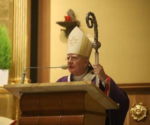 Abp Marek Jędraszewski w Mistrzejowicach: Wsłuchujmy się w słowa Matki Bolesnej, która wskazuje nam swego Syna