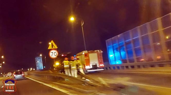 Tychy: Wjechał w bariery na DK1, bo nie mógł się zdecydować, którą drogę wybrać