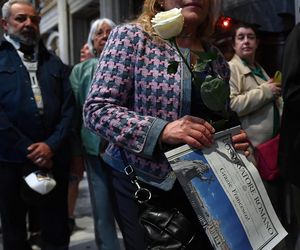 Wierni odwiedzają grób papieża Franciszka