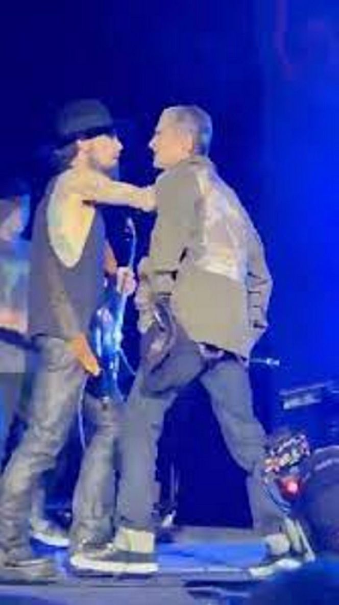 Gwiazdorzy rocka pobili się na scenie! Pozywają się nawzajem
