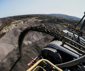 W polskich kopalniach wydobywa się coraz mniej węgla. Sprzedaż jednak rośnie