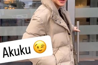 Na sygnale na planie. Karolina (Klaudia Janas)