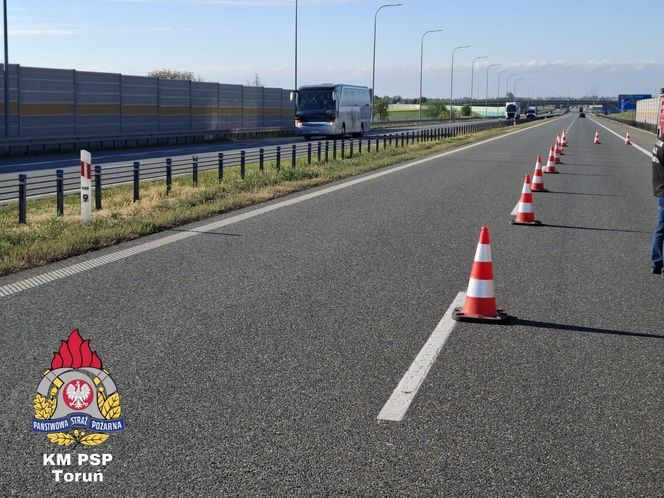 Wypadek na A1. Samochód wjechał w tył ciężarówki