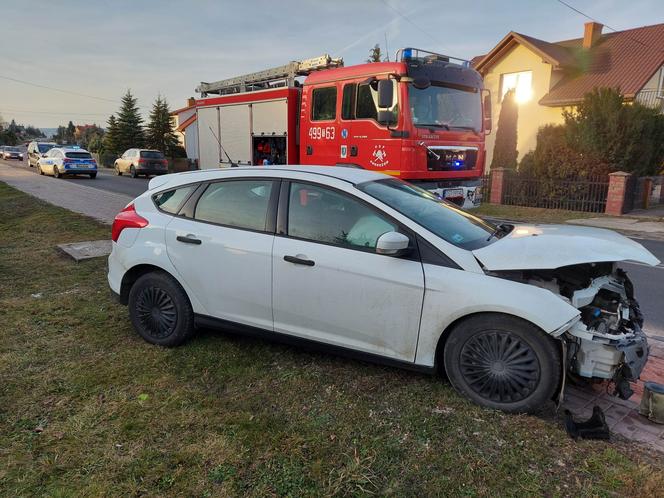 Wypadek w Ambrożowie! Zderzyły się trzy auta, ruch odbywa się wahadłowo