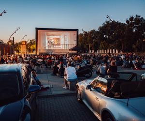 Tłumy ludzi i świetna atmosfera. Wystartowało plenerowe Kino Letnie w Centrum Historii Zajezdnia [GALERIA]