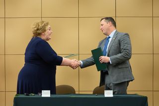 Amerykańskie wozy wojskowe Hercules będą serwisowane w Poznaniu