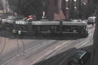 Dwa tramwaje zderzyły się w centrum Bydgoszczy. Jeden wypadł z szyn