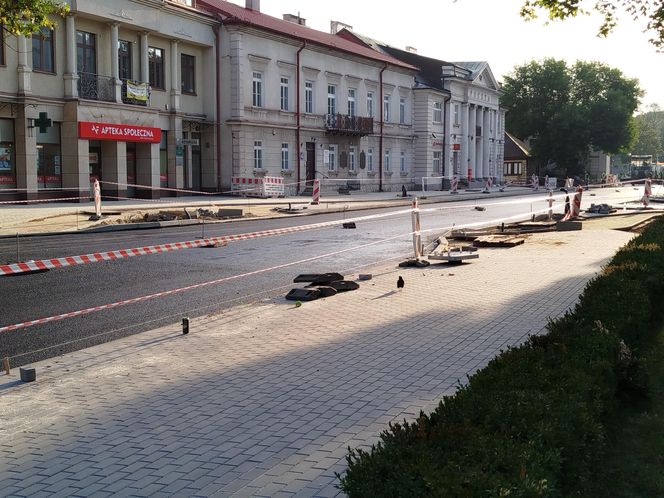 Siedlce: trwa budowa nowej nawierzchni na skrzyżowaniu ulic Piłsudskiego, Floriańskiej, Starowiejskiej i Kościuszki