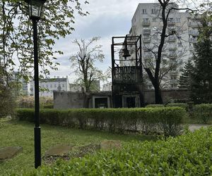 Pożar zabytkowej dzwonnicy w Warszawie