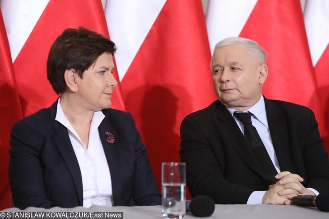 KACZYŃSKI WYCZYŚCI RZĄD SZYDŁO.