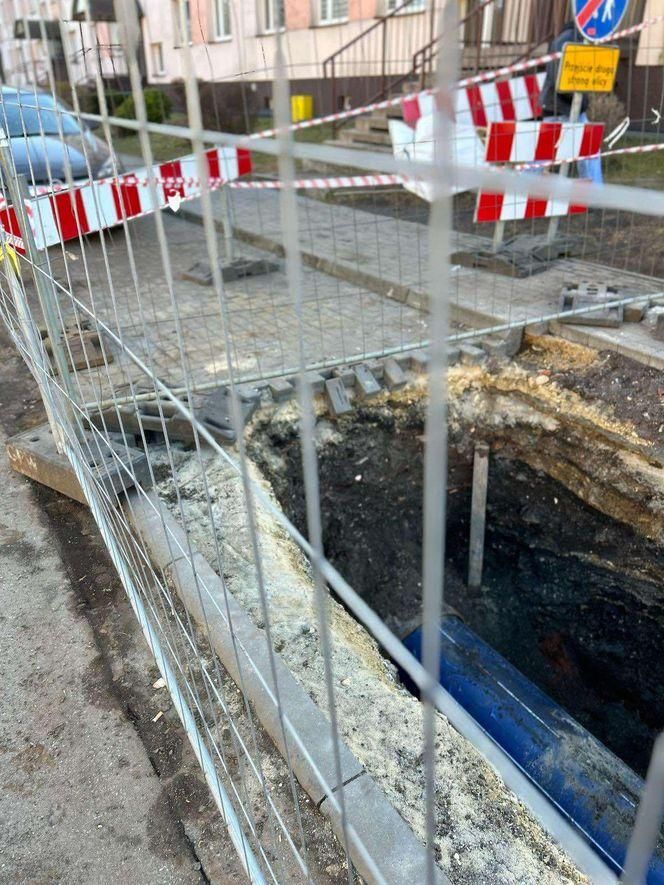 Śmiertelny wypadek w Będzinie. Senior wpadł do głębokiego wykopu. Nie udało się go uratować