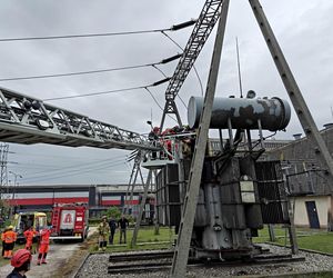 Mężczyzna zasłabł na szczycie transformatora! Na miejsce wezwano ratowników wysokościowych [ZDJĘCIA]