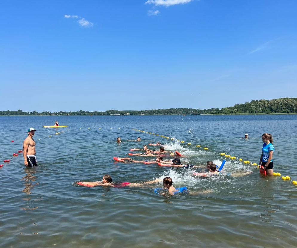 Zajęcia z nauki pływania na Pogorii III w Dąbrowie Górniczej