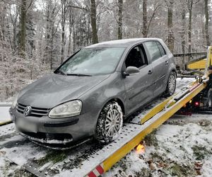 18-latka straciła panowanie nad autem i wjechała do rowu