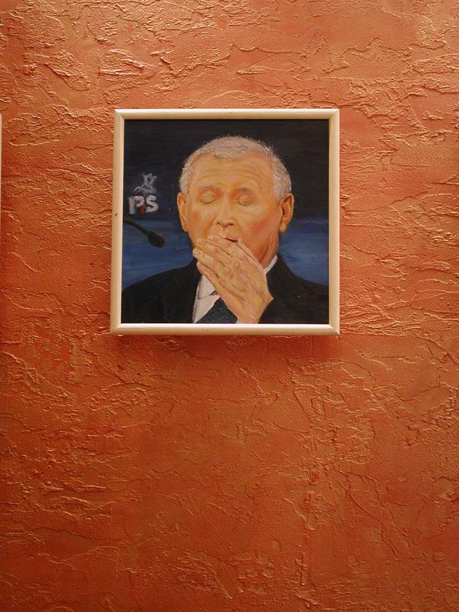 3. Portrety prezesa PiS na wystawie "35 twarzy Jarosława Kaczyńskiego"