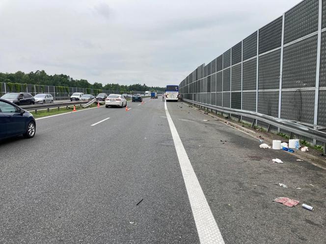 Jeden kierowca usnął za kółkiem, drugi nie opanował swojego bmw. Dwa groźne dachowania w regionie 